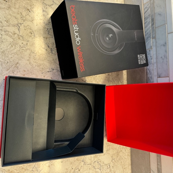 EMPTY BOX  Special Edition Matt Black Beats Studio wireless BOX ONLY - Picture 6 of 8